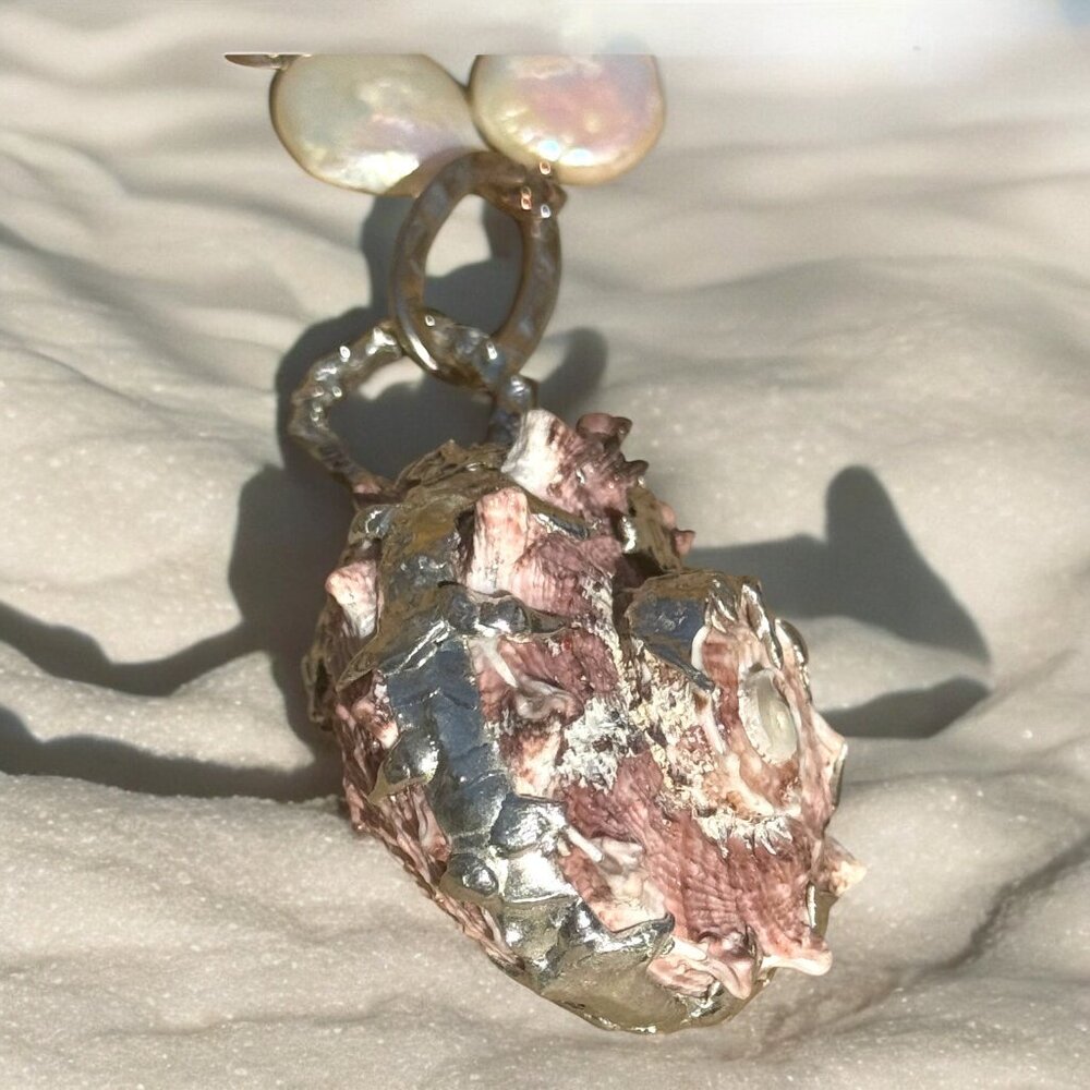 Conch Shell & White Keshi Teardrop Pearl Necklace With Artisan Silver Metalwork - Picture 9 of 17